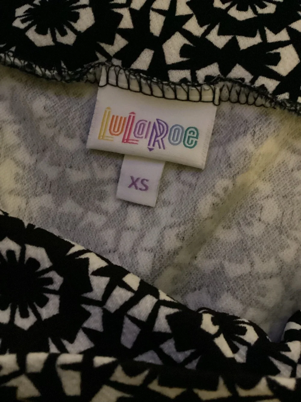 LuLaRoe Cassie Pencil Skirt in B+W Geometric Circular Pattern XS